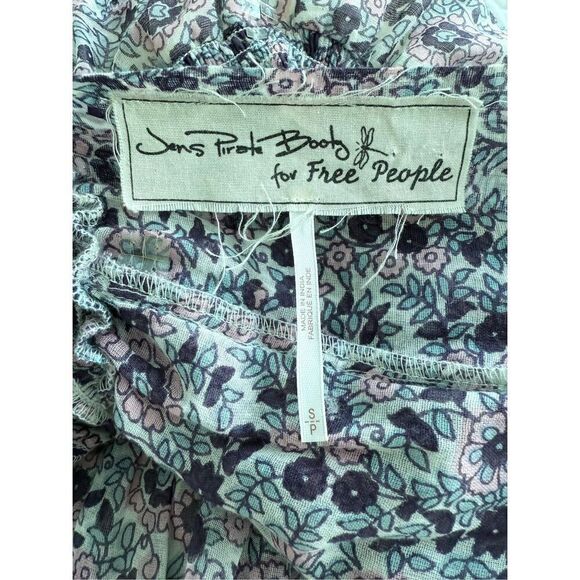 Free People Collab Silva Sequin Jen’s Pirate
Floral Maxi Dress Ruffle Sleeves - Picture 13 of 14